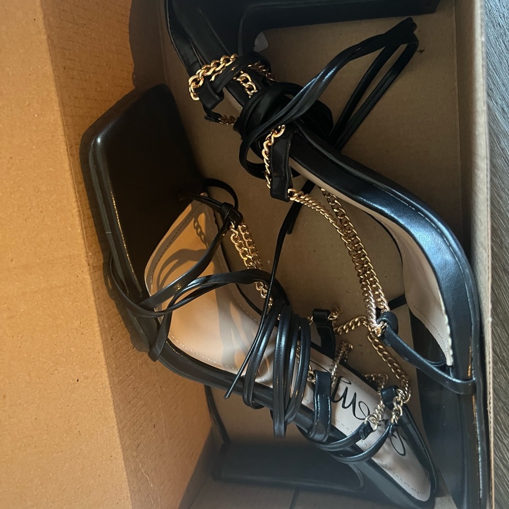 New  sandals with ropes and chains